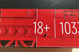 Nahaufnahme der 18+ Alterskennzeichnung auf einer Klemmbaustein-Verpackung für erwachsene Sammler
