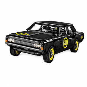 Zusammengebautes schwarzes Cobi 24333 Klemmbaustein-Car-Modell Opel Rekord C mit gelben Felgen und Rollkäfig im Innenraum.