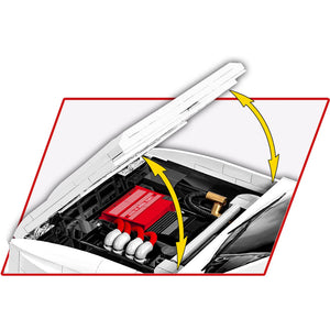 Geöffnete Motorhaube Cobi 24356 Lancia Delta HF Integrale Evo mit gebauten Motor aus Klemmbausteinen in der weißen Executive Edition Sammlerversion