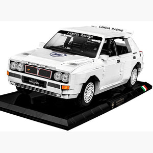 Cobi 24356 Lancia Delta HF Integrale Evo 1:12 weißes Vitrinenmodell aus Klemmbausteinen mit Displayständer in der Executive Edition Sammlerversion