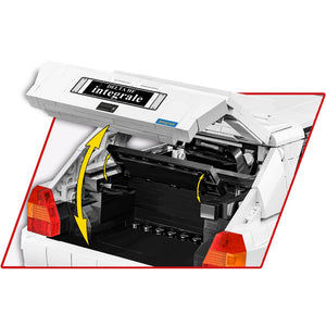 Geöffneter Kofferraum weißer Cobi 24356 Lancia Delta HF Integrale Evo Bausatz mit detaillierten Rückleuchten in der Executive Editon Sammlerversion aus Klemmbausteinen