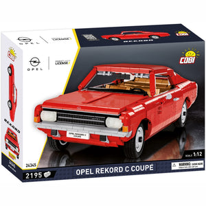 Frontansicht der Verkaufsverpackung des Opel Rekord C Coupe in Rot. Das Set von Cobi trägt die Nummer 24345 und hat 2195 Bausteine. Alle Teile sind bedruckt, es gibt keine Sticker. Der Maßsstab beträgt 1:12. Es ist ein offiziell von Opel lizenziertes Modell.