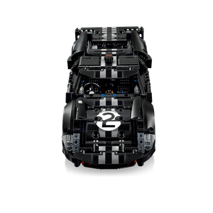 Draufsicht Front LEGO Technic 42223 Ford GT40 MKII 1966 Technik-Modell mit Startnummer 2 auf schwarzer Lackierung