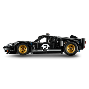 Profilansicht LEGO Technic 42223 Ford GT40 MKII 1966 Vitrinenmodell schwarz glänzend mit silbernen Streifen und Motorsport-Aufklebern
