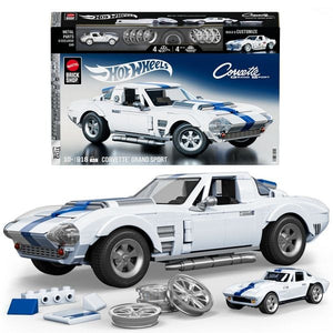 Mattel Brick Shop JGR31 Corvette Grand Sport Bausatz Weiß Maßstab Skala 1:16 mit Verpackung Frontansicht, 918 Teilen und 1:64 Die-Cast-Modell Metallteile Felgen Fahrzeugplakette offizielle Chevrolet Lizenz Sammlerstück Displaymodell für Erwachsene Fans und Sammler