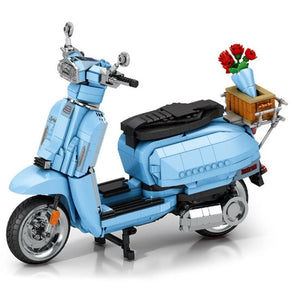 Reobrix 11037 Lambretta V200 Special Klemmbausteine Sammlerstück hellblau mit roten Rosen im Gepäckkorb und originaler Innocenti-Lizenz